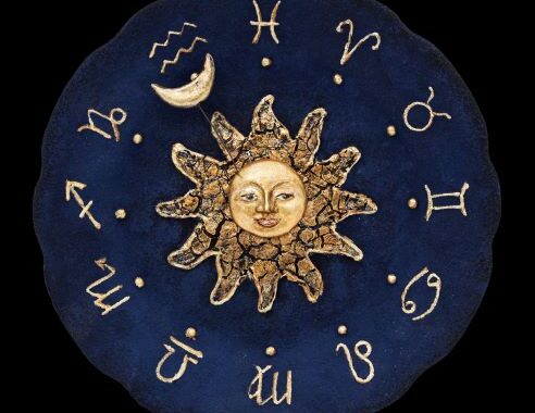 Nell'anno nuovo siamo tutti propensi a cercare nell'astrologia e nei segni zodiacali la fortuna, il successo e la salute . Come attendendo qualche evento favorevole e come se attendessimo la fortuna che ci bussa alla porta.