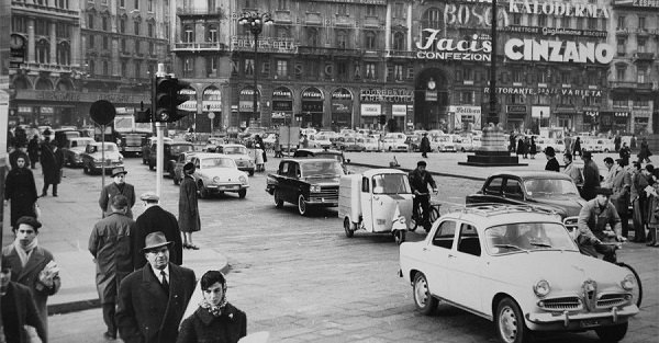 Milano: (Ortica, Bovisa e Navigli) Il ridisegnamento degli anni con l'avanzamento di grattacieli. Questo ha portato all'abbandono di una città su misura per l'uomo e l'inizio di una metropoli al pari di Parigi, Londra e New York